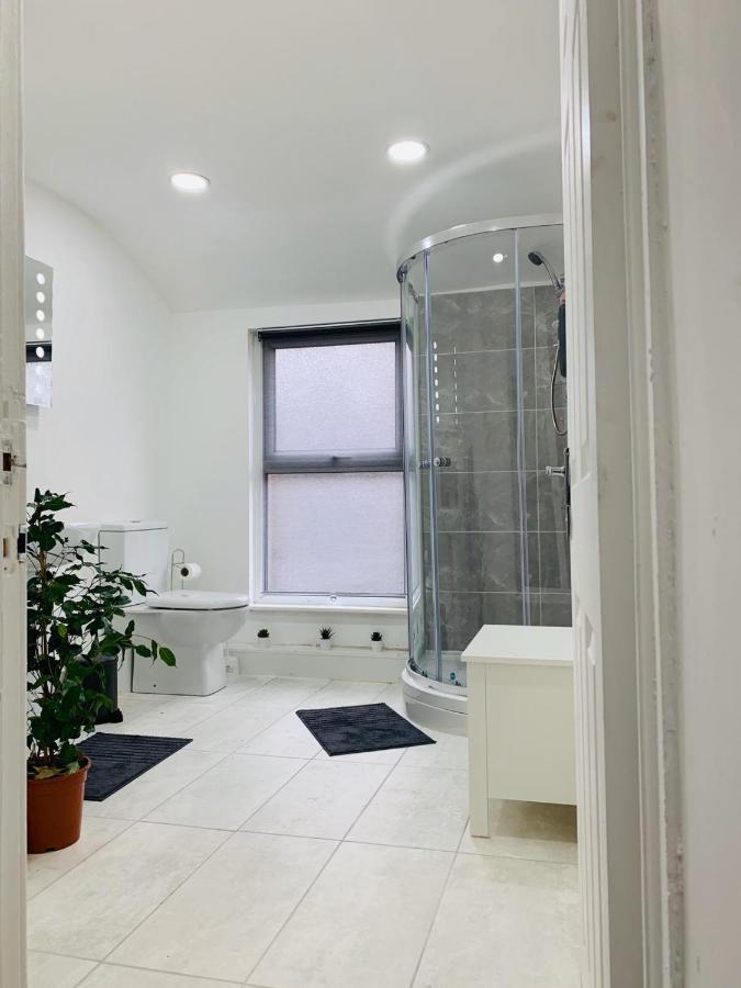 Stylish, Spacious & Luxurious Home - Parking Ливерпуль Экстерьер фото